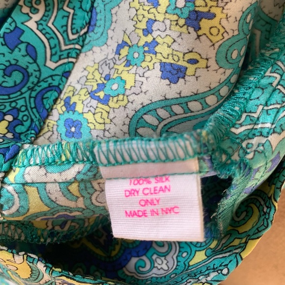 Like New! Alice & Trixie 100% Silk Print Short With Side Pockets. Size XS - Picture 10 of 10